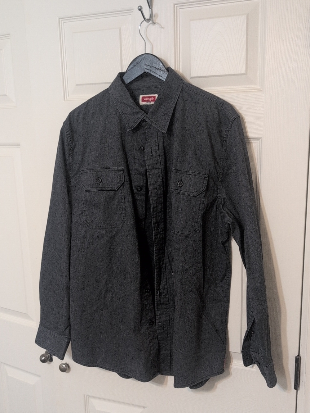 Wrangler Men’s Dark Charcoal Button-Down Shirt